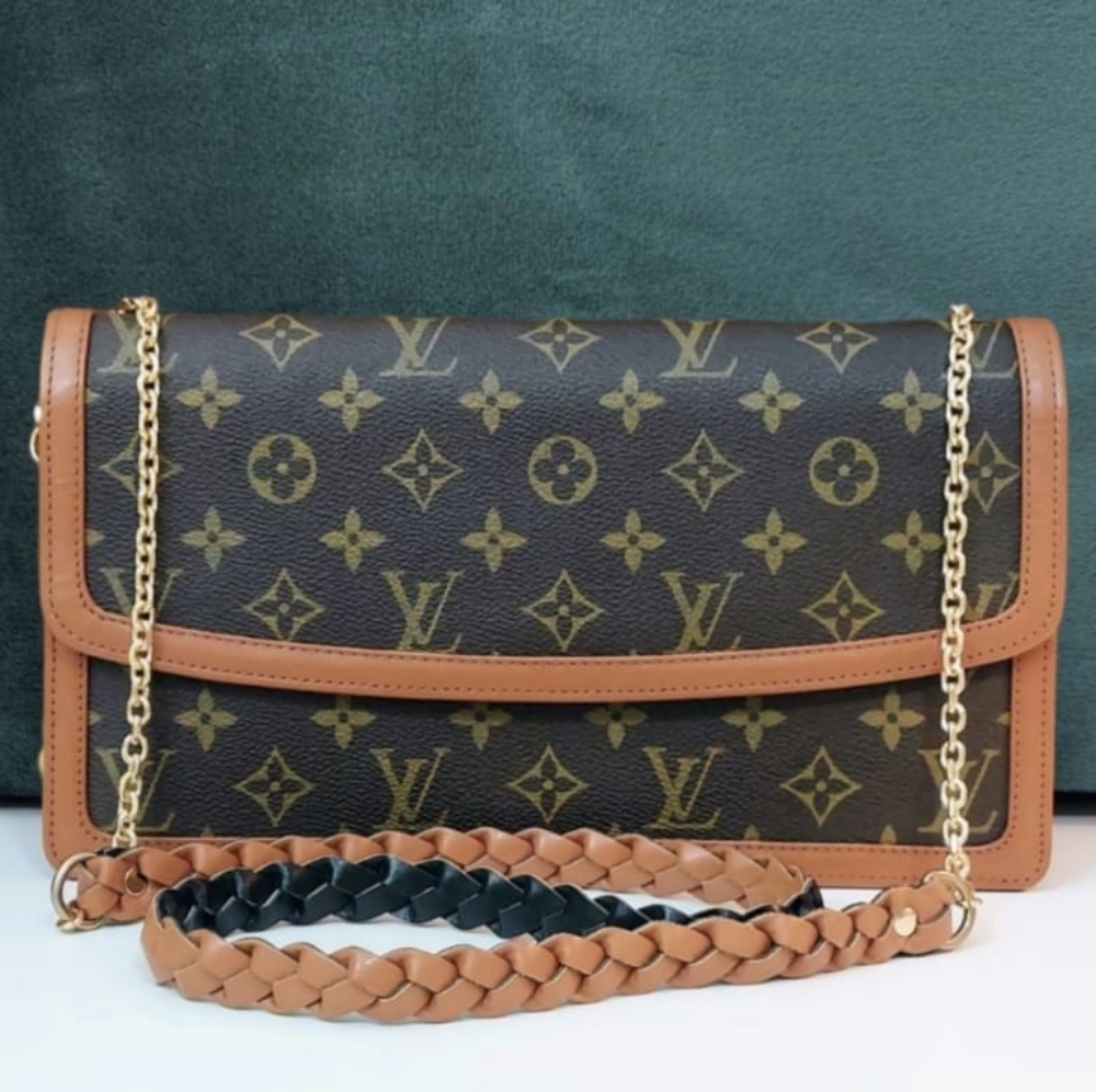 ✨ Louis Vuitton ✨ monogram Dame GM clutch converted to crossbody